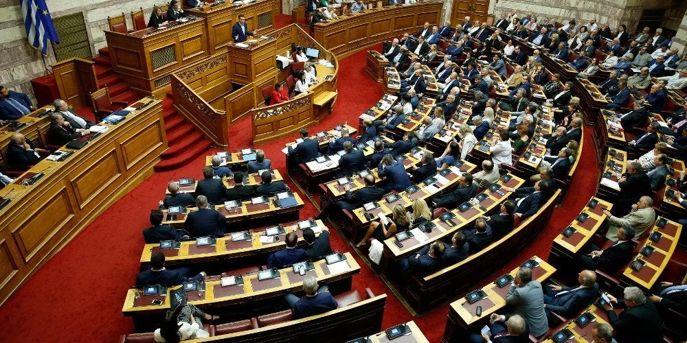 Πυρ ομαδόν από την αντιπολίτευση για το παρασκήνιο της παραίτησης Κοτζιά